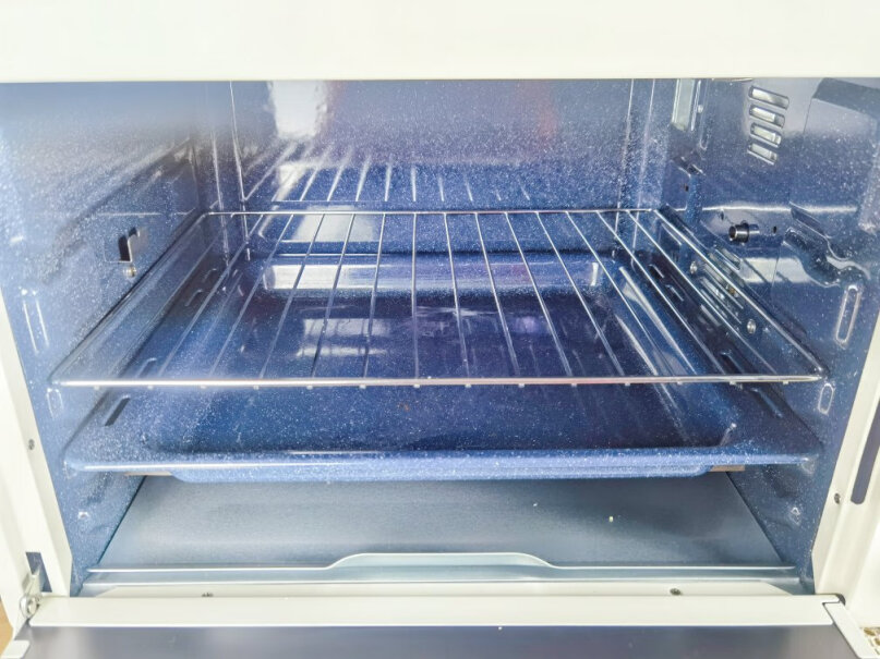 美的家用多功能电烤箱25升买过的亲们，想问下，这款烤箱是上下都可以控温吗，