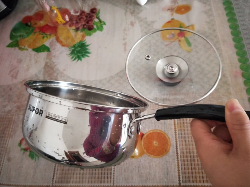 苏泊尔奶锅304不锈钢煮热奶锅你们买的不锈钢奶锅会有锈味吗？