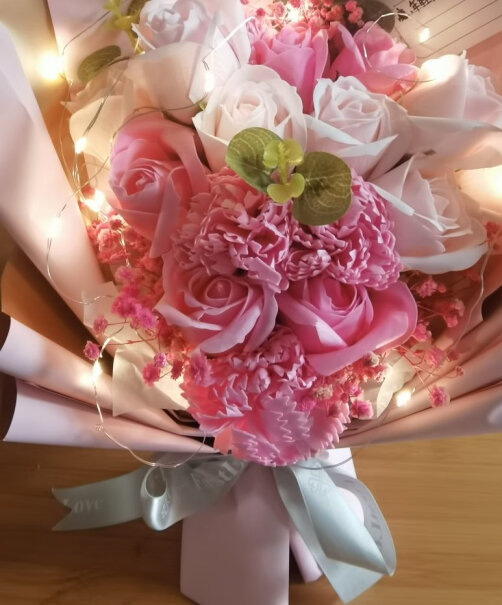 花盟主鲜同城16神节三八康乃馨花束生日礼物朵玫瑰粉色款好看吗，显不显花束小，会不会看得太小气了？