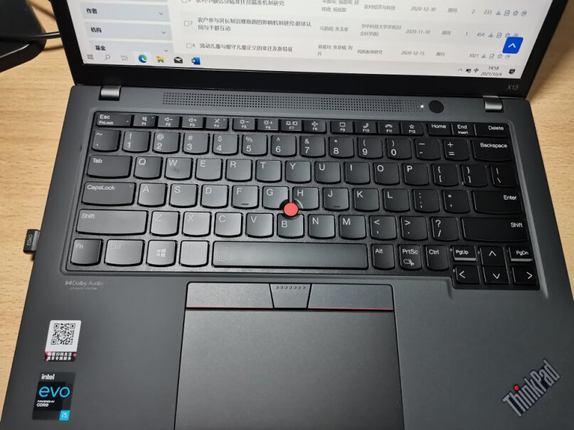 联想ThinkPadX13支持单手开合吗？