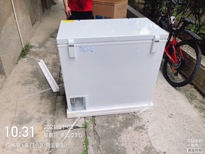 海尔202升家用冷藏冷冻转换冰柜是不是刷的好评，照片都在一个地方拍的.
