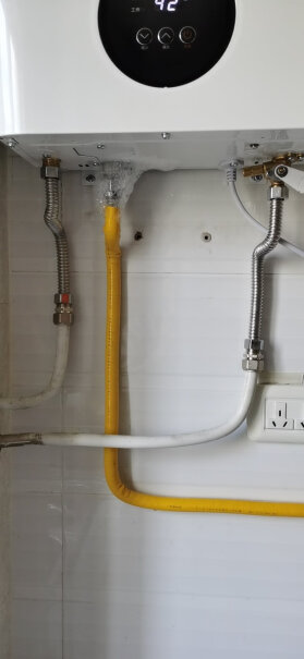 万和12升燃气热水器智能自适温是铜管水箱吗？