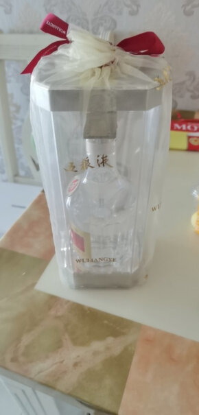 五粮液普五第八代兄弟们你们买的酒酒线多高啊，我这个已经到了五粮液标志那里了，正常吗？我看介绍界面比我这个高一点啊？