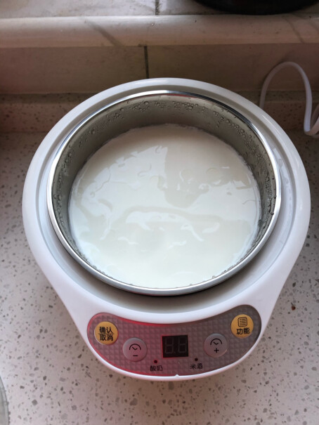 小熊酸奶机酸奶机器和不锈钢盆之间制作过程中需要加水吗？