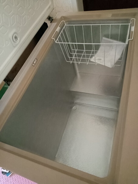 容声205升小型冰柜家用冷藏冷冻转换单温冷柜4个脚有轮子嘛？
