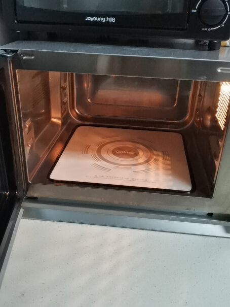 格兰仕家用平板加热快捷光波炉微烤一体机微波变频可以放不锈钢玻璃餐具吗？