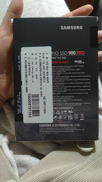 三星(SAMSUNG) 500GB M.2 NVMe固态硬盘买这个送散热片吗？