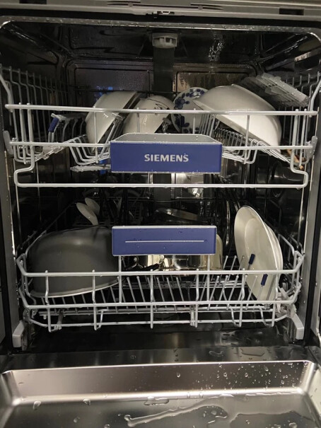 西门子独立式家用智能洗碗机我想问问大家洗碗机的门好关吗？我的门需要好大力气才能关上，这样是正常的吗？