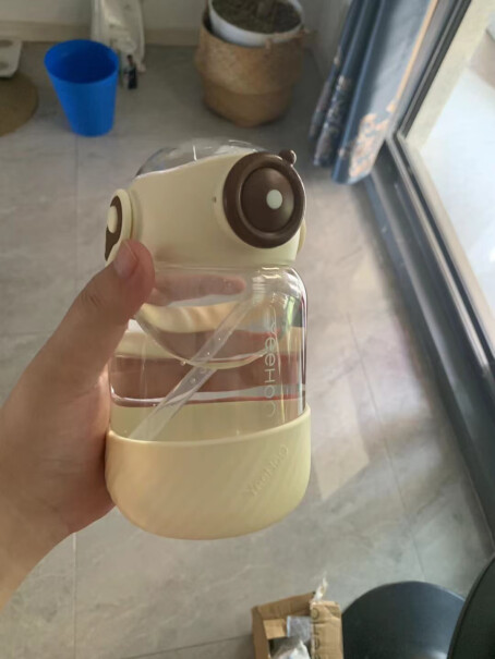 水杯背带英氏600ml+吸管便携水壶小学生质量靠谱吗？来看下质量评测怎么样吧！