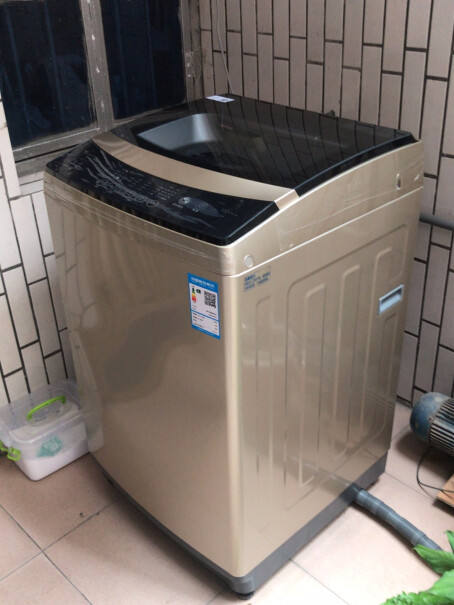 小天鹅8公斤变频波轮洗衣机全自动请问在洗衣服的过程水龙头一直流水不停怎么办？