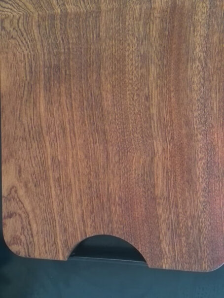 苏泊尔乌檀木整木菜板40cm*28cm为什么我这个切菜板很多毛刺，还扎手，你们的也是这样吗？这么不平滑怎么用啊？