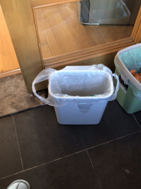 厨房储物器皿全适厨房橱柜挂式干湿餐厨厨余分类垃圾桶这样选不盲目,应该注意哪些方面细节！