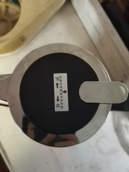 志高电热水壶304不锈钢保温为何壶地有个小孔会留水出来？