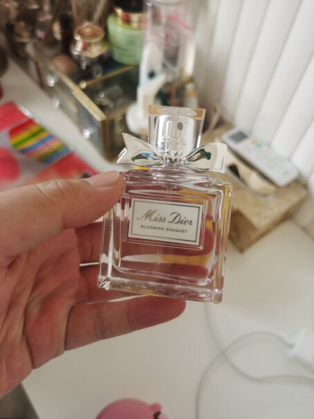 迪奥Dior花漾淡香氛大牌香水瓶子掉地上不会碎，请问是真的吗？
