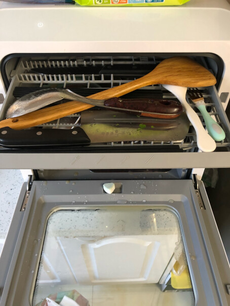 布谷家用台式洗碗机4-6套台式免安装活氧清洗智能解冻大家好。洗完里面会有积水或水珠吗？不用再买消毒碗柜了吗？