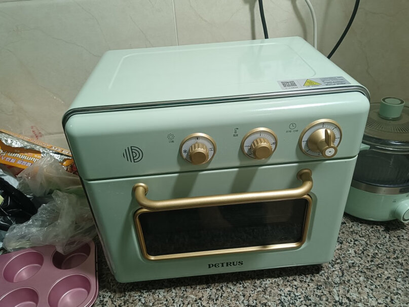 柏翠petrus空气炸锅烤箱一体机20L小型家用这个没有烤盘夹的吗？？？拿烤完你们怎么拿？烤盘夹不是标配的么？