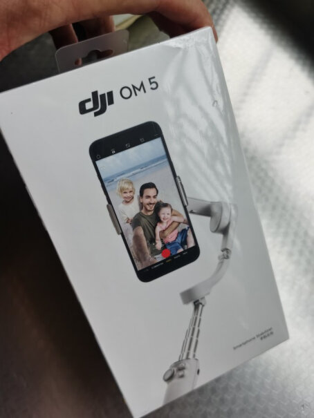 DJI OM 5 手机云台OM 5包装里面有哪些配件？还有什么其他配件值得购买吗？