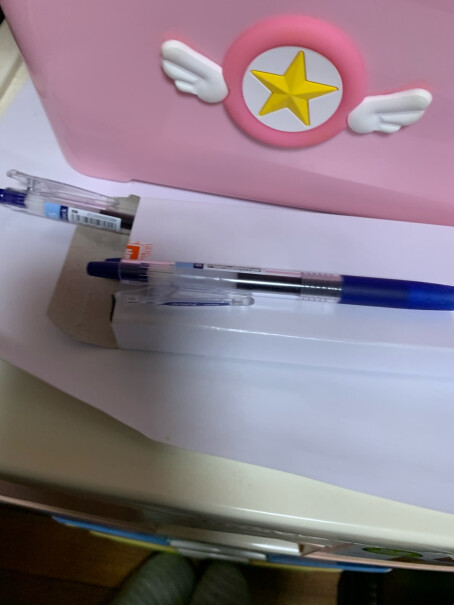 日本百乐JUICE彩色按动中性笔啫喱笔手账笔果汁笔黑色g5和它有什么区别？
