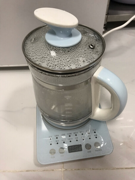 苏泊尔养生壶加厚玻璃电热水壶壶盖里有橡胶和塑料吗？