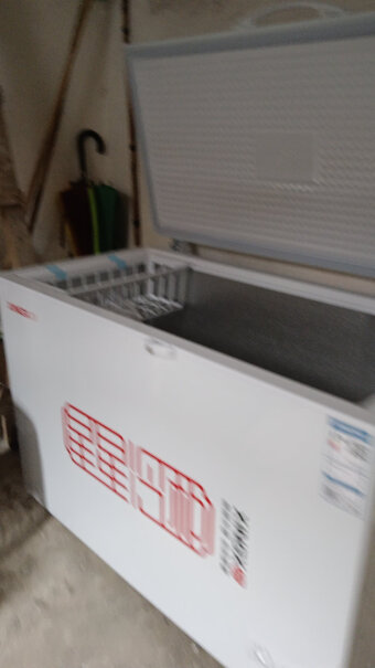 星星BD/BC-305E冰箱内壁容易结冰吗？