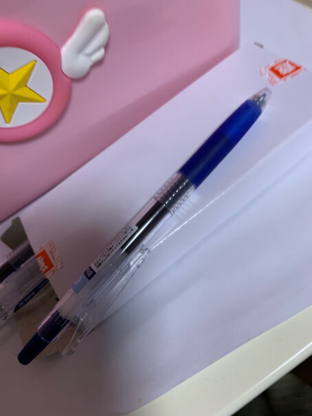 日本百乐JUICE彩色按动中性笔啫喱笔手账笔果汁笔黑色和三菱的笔比更好一些吗？