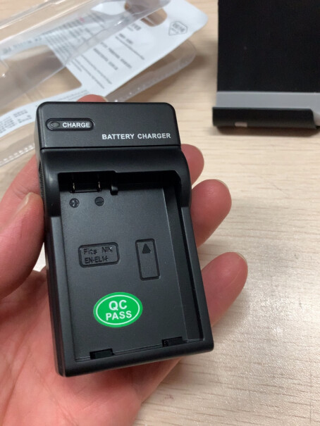 沣标(FB) EN-EL14 充电器请问安装上之后相机可以识别电量吗？