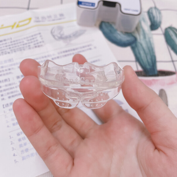 爱牙牙4D牙齿矫正器成人牙套是透明的吗？