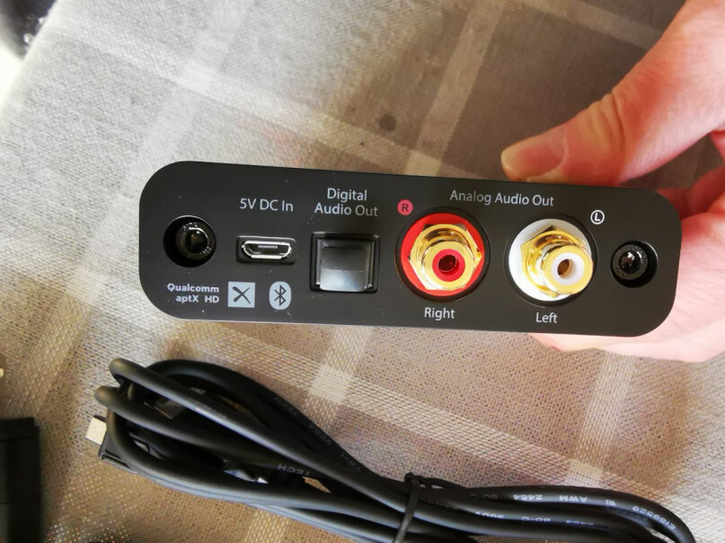 声擎B1蓝牙音频解码器这个能用光纤接到我的功放上吗？然后用蓝牙连接播放器？