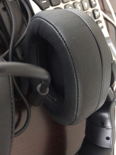 惠普头戴式吃鸡游戏耳机电脑带麦克风降噪虚拟环绕立体声耳麦夹耳朵吗？