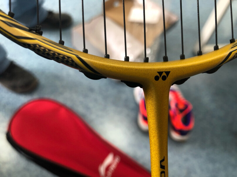 尤尼克斯YONEX羽毛球拍VT-10DG进攻型35高磅单拍羽毛球拍的线出厂是多少磅？