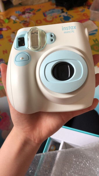 富士instax mini7C相机水蓝色您好，我想问一下这个相机它本身带胶片吗？除了送的那10张胶片以外？