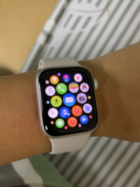 Apple Watch SE 2022款手表评测好不好用？真相揭秘实际情况！
