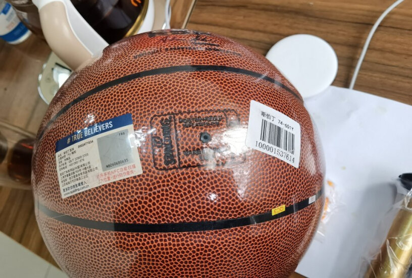斯伯丁SPALDING篮球耐磨比赛PU蓝球74-413这个适合八年级男生用吗？