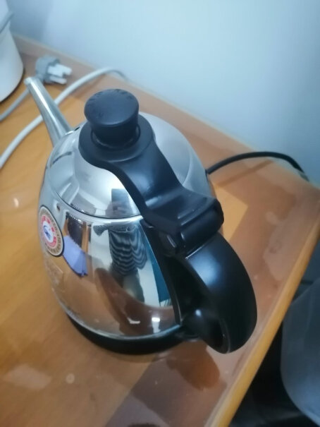 金灶电热水壶烧水壶茶具可以烧二个热水并的水吗？