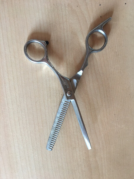 奔腾理发器理发剪刀这剪刀是新的吗？