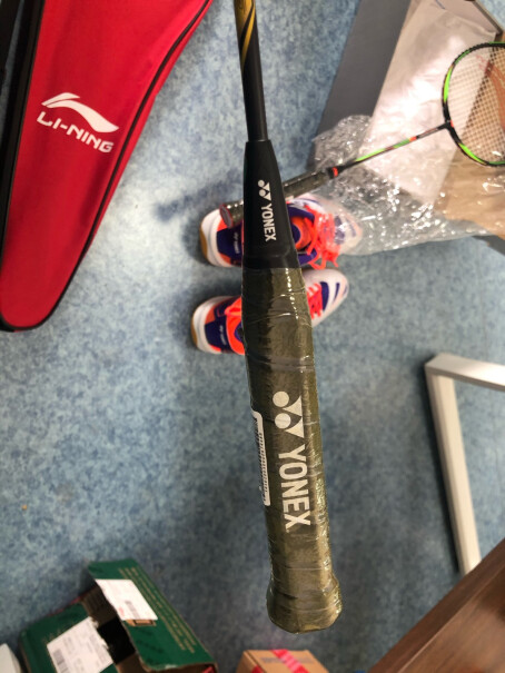 尤尼克斯YONEX羽毛球拍VT-10DG进攻型35高磅单拍羽毛球拍的线出厂是多少磅？