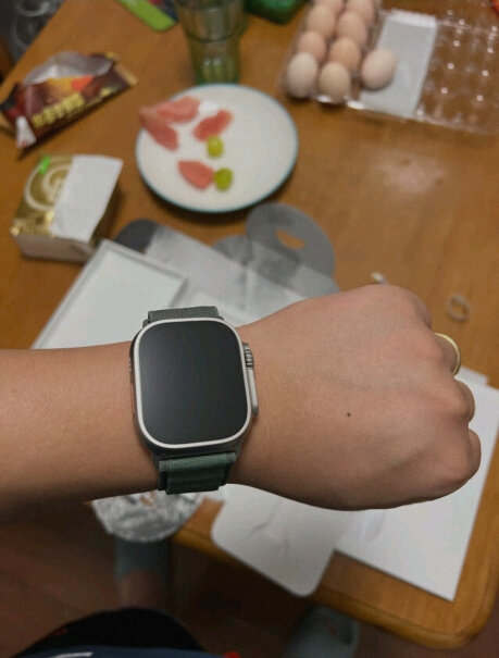 Apple Watch Ultra 智能手表 GPS + 蜂窝款 49毫米 钛金属原色 钛金属表壳绿值得买吗？告诉你哪款性价比高？