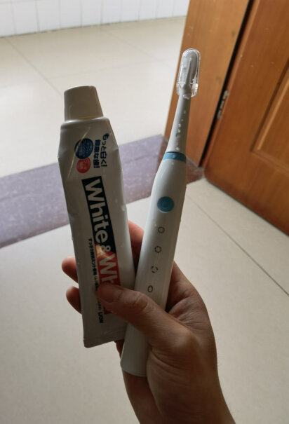超人电动牙刷防水震动牙刷是感应式充电吗？