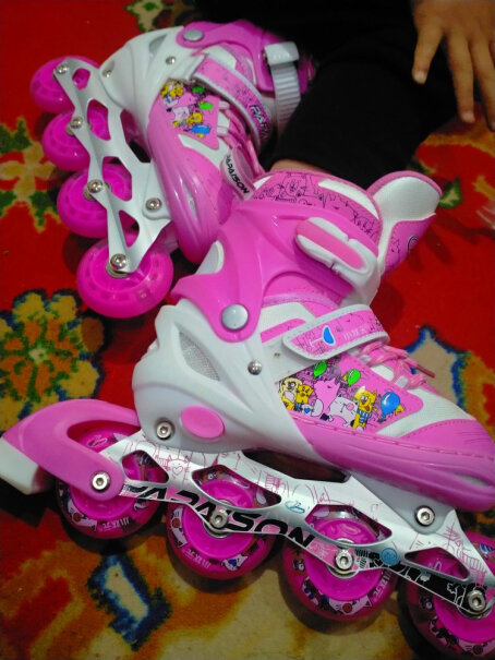 小状元儿童溜冰鞋女童男童套装旱冰鞋滑冰鞋已安装好的有没有呢？