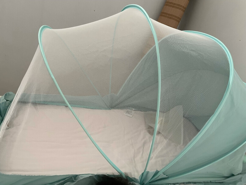 碧芙婴儿蚊帐罩婴儿床上全罩式宝宝防蚊罩可折叠易收纳便携蒙古包请问这款蚊帐透气性好吗？刚拿到手的时候有味道吗？