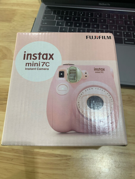 富士instax mini7+蓝相机拍出来的照片是复古风的吗？