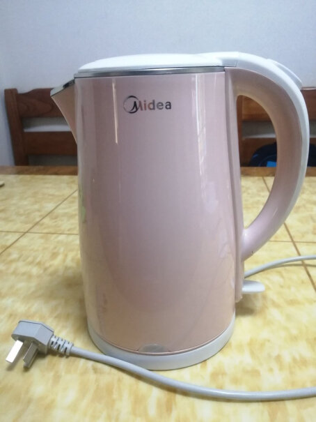 美的电水壶304不锈钢电热水壶养生壶请问底座是铜芯的吗？