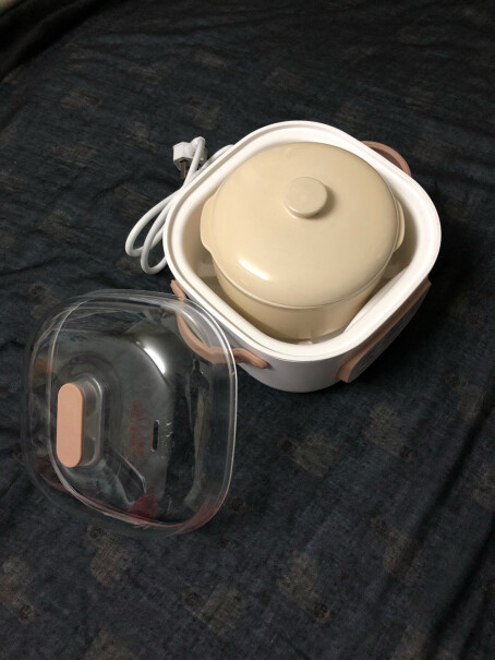 美的电炖锅燕窝炖盅煮粥隔水炖外壳是什么材料？是不是塑料的？
