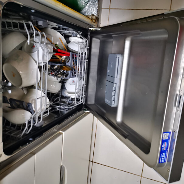 海尔晶彩标致版洗碗机10套大容量嵌入式独立式强力重油洗开门烘干是什么鬼？确定蟑螂虫子不会爬进去吗？为什么不是热风烘干？就为省点电吗？
