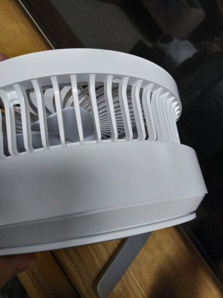 艾美特五叶直流变频电风扇迷你便携20这个型号，放在小房间，床边吹，风力够用不？