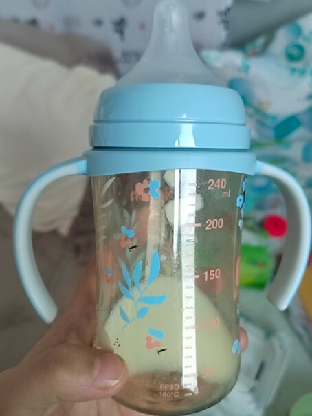贝亲PPSU奶瓶新生儿宽口径330ml耐的时候漏水不 我买的330用的送的学饮嘴漏水 不知道是我没拧紧？