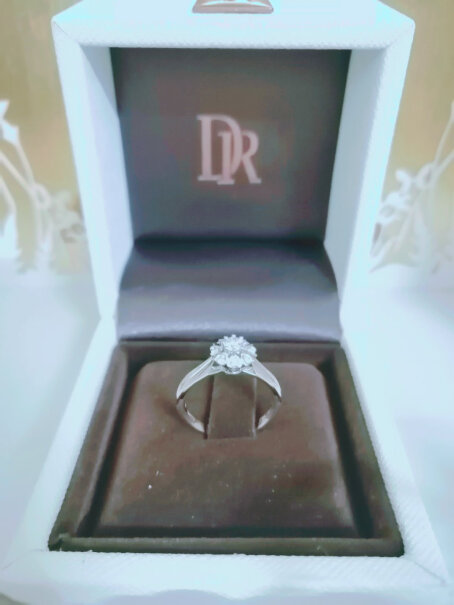 DR求婚钻戒戒指克拉效果这款戒指怎么样？是正品吗？