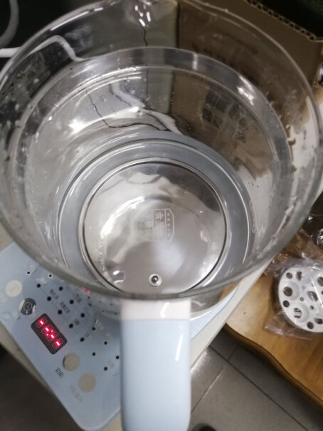 苏泊尔养生壶加厚玻璃电热水壶煮东西的时候放糖会糊吗？