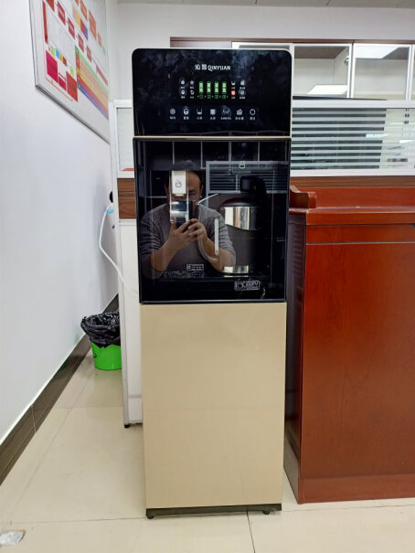 沁园饮水机家用立式超滤矿物质水净饮机如何使用饮水机？