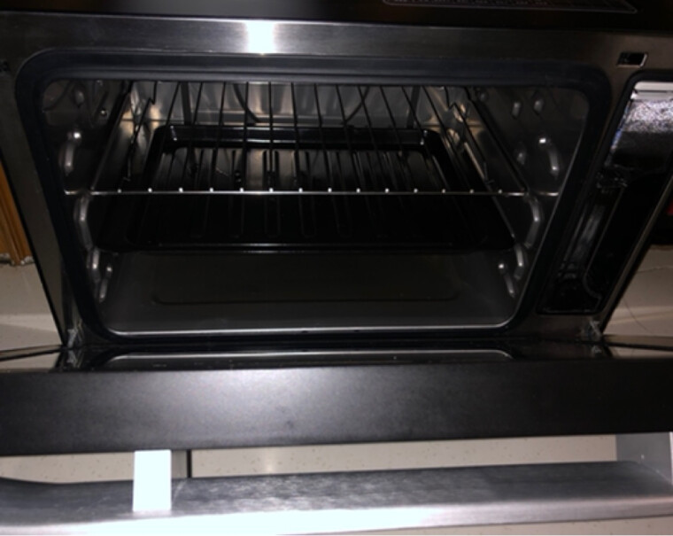 西屋电烤箱家用蒸烤箱一体机电蒸箱G30请问这个烤制过程中有没有异味，如电线皮味或塑料味。
